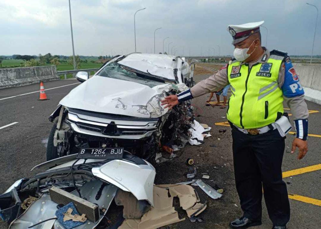 Vanessa dan Suami Meninggal Kecelakaan di Jalan Tol, Mobil Pajero B-1264-BJU Tabrak Beton Pembatas