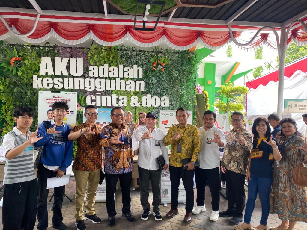 Gen Z Rela Antri untuk Cek Kesehatan Finansial di Anjungan Bank Syariah Sragen 1 IMG 20250917 WA0045