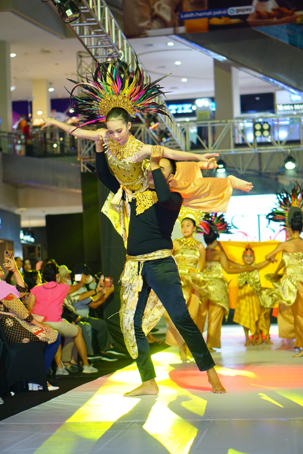 Pembukaan Solo Batik Fashion 14 Meriah, Tampilkan Karya Batik dari 18 Desainer Terbaik