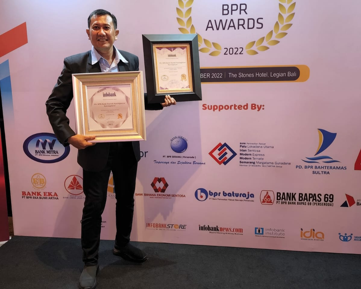 Terima Penghargaan Platinum Award, Dirut Bank Daerah Karanganyar, Haryono : Bukti Pengeloaan Sangat Bagus