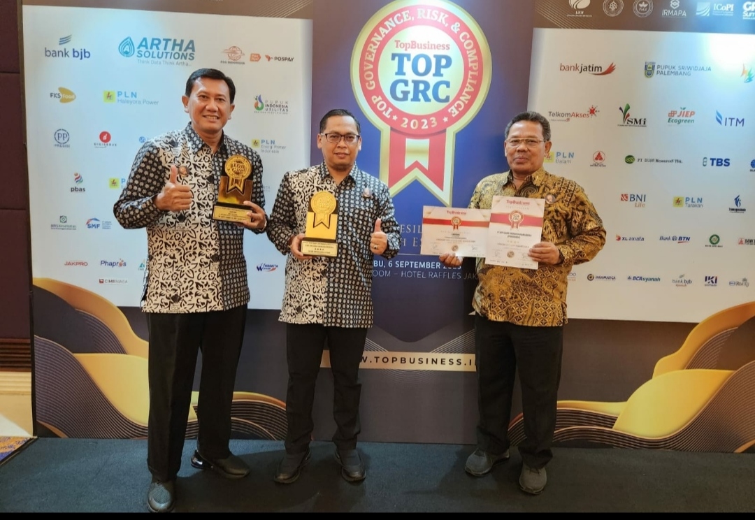 Tata Kelola Sangat Bagus, BPR Bank Daerah Karanganyar Raih TOP GRC Award 2023